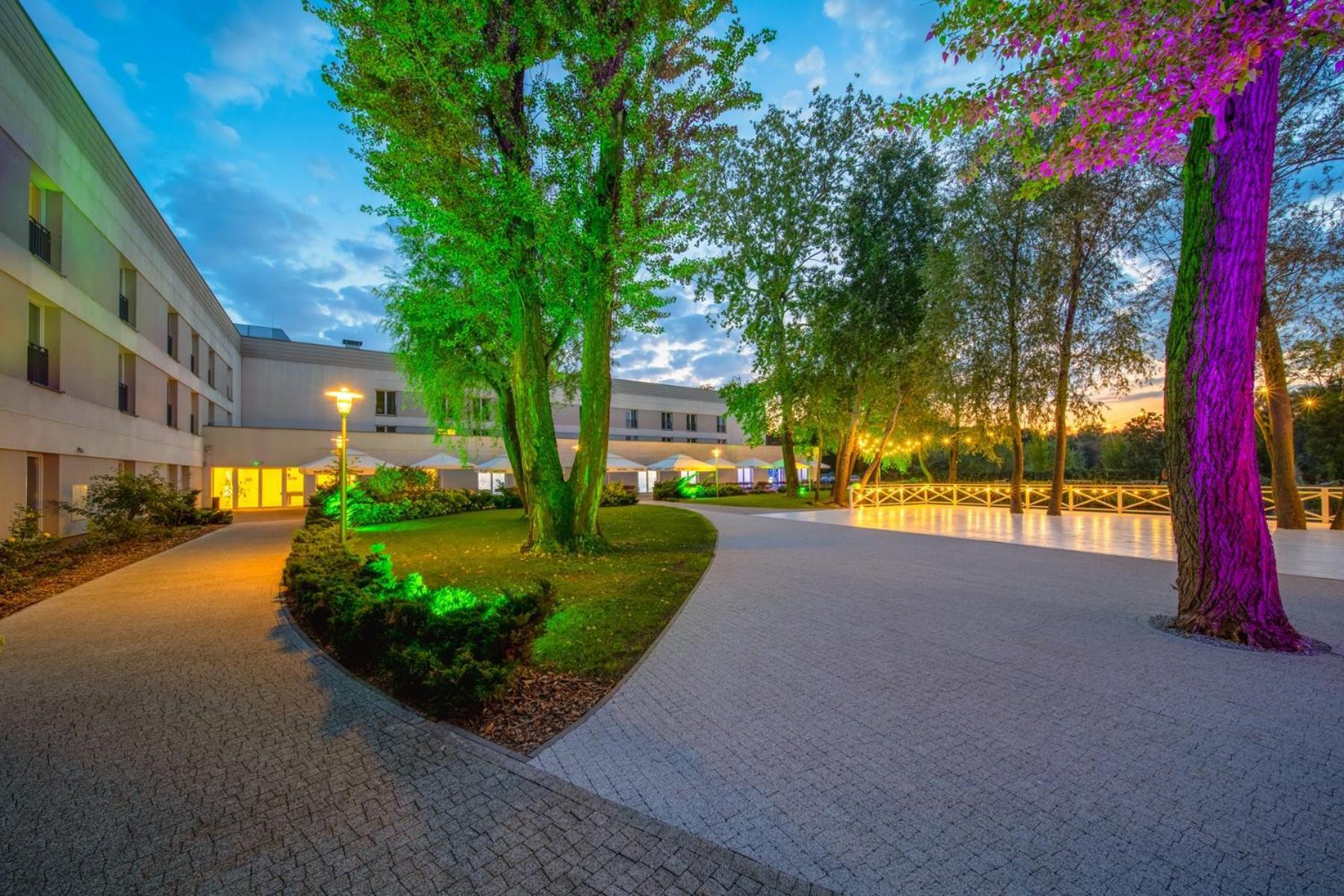 Green Garden Hotel Raszyn Exterior photo